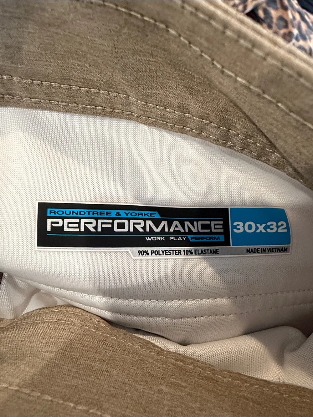 Men’s Roundtree & Yorke Chinos in Light Tan -Size 30/32
